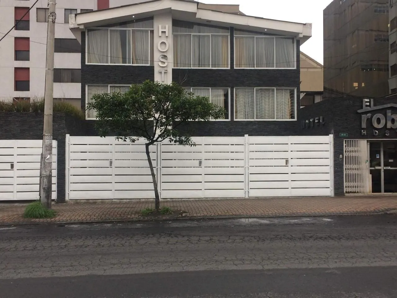 Hostal El Roble Кито Гостевой дом