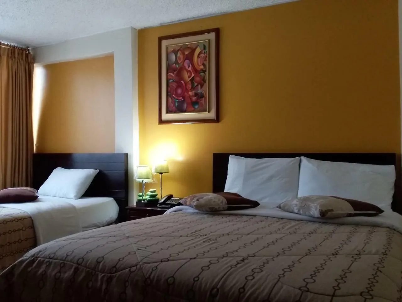 Hostal El Roble Quito 3*,  Ecuador