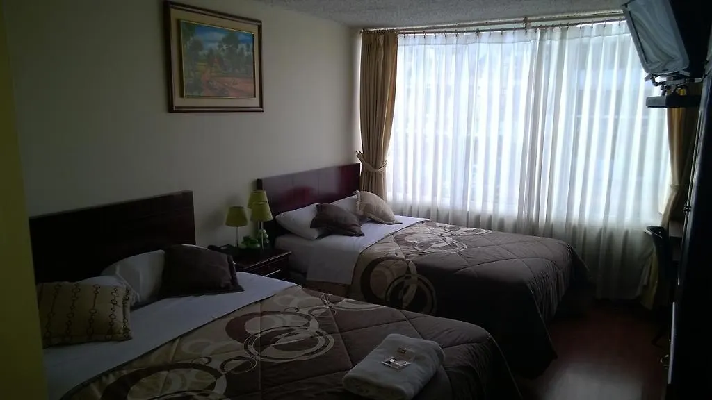 Hostal El Roble Quito Guest house