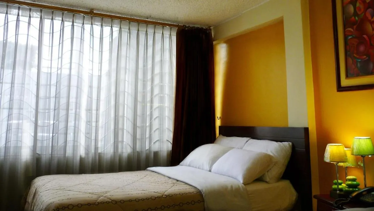 Hostal El Roble Quito Guest house