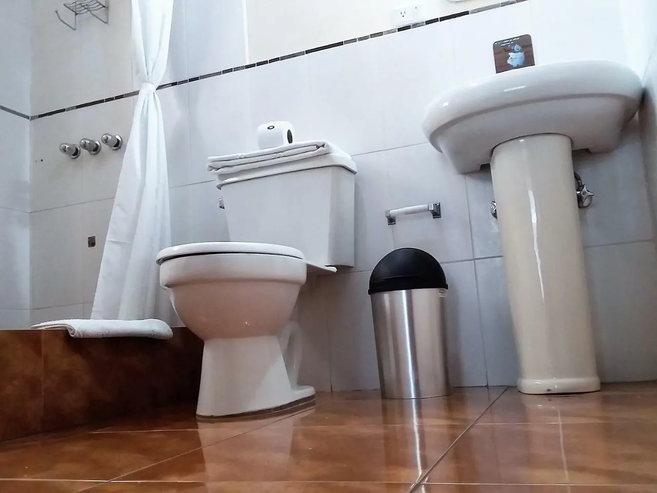 Hostal El Roble Quito 3*,  Ecuador